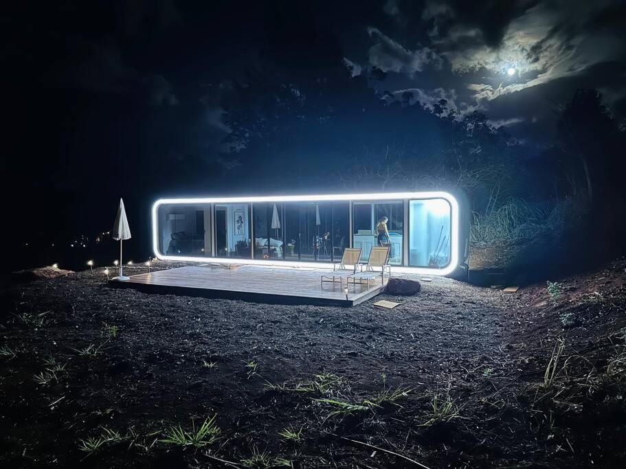 Modern Off Grid Tiny Home! *